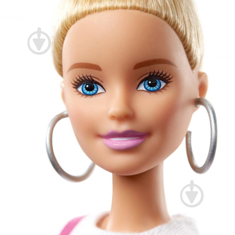 Кукла Barbie Модница в клетчатом сарафане GHW56 - фото 4