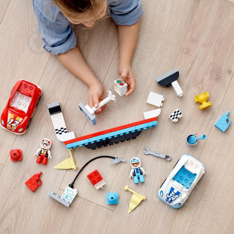 Конструктор LEGO DUPLO Гоночні автомобілі 10947 - фото 4
