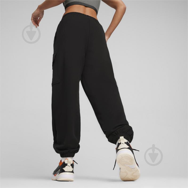 Брюки Puma DARE TO RELAXED CARGO SWEATPANTS TR 62429701 р. L черный - фото 5