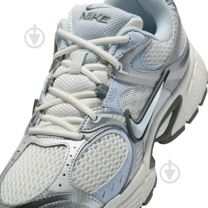 Кросівки жіночі Nike W V5 RNR HQ7901-103 р.39 білі - фото 11