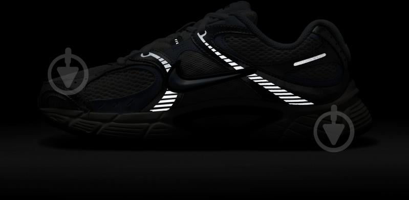 Кросівки жіночі Nike W V5 RNR HQ7901-103 р.39 білі - фото 14