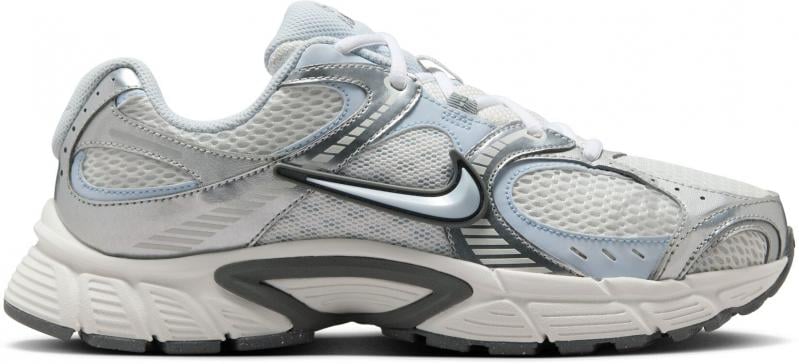 Кросівки жіночі Nike W V5 RNR HQ7901-103 р.40 білі - фото 1