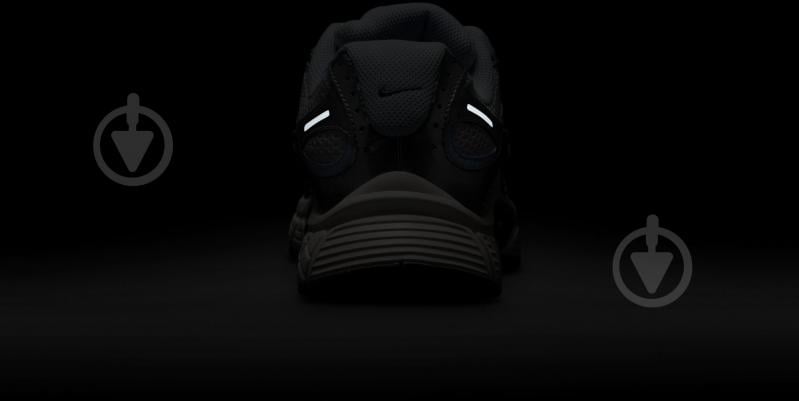 Кросівки жіночі Nike W V5 RNR HQ7901-103 р.40,5 білі - фото 12