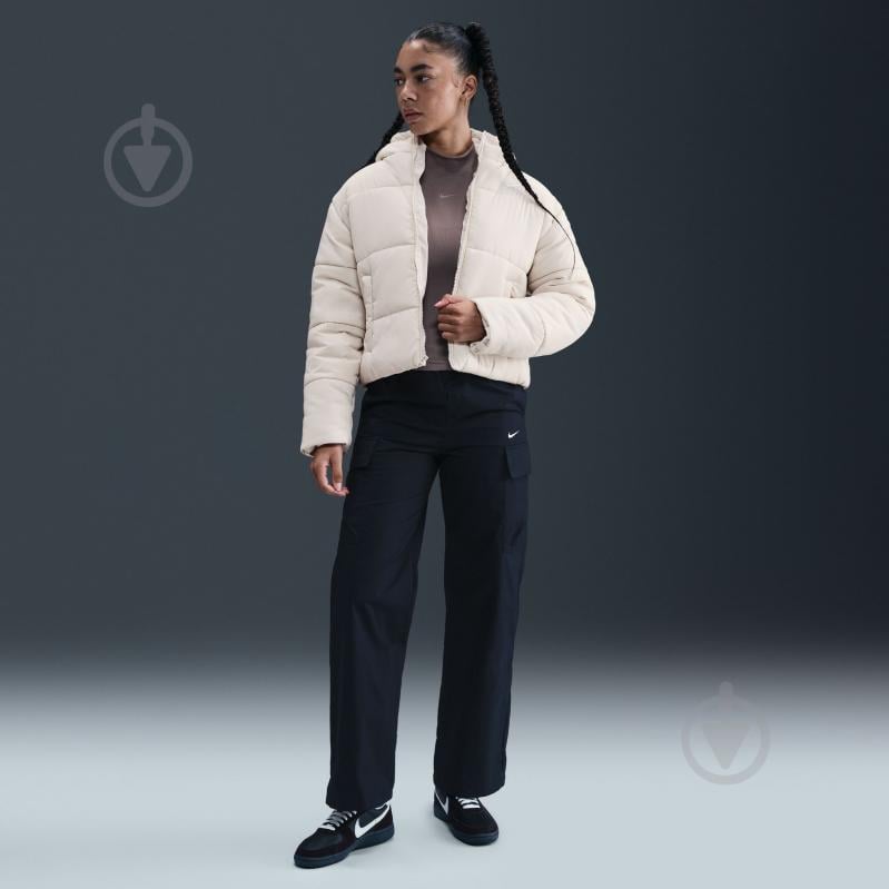 Куртка жіноча демісезонна Nike W NSW TF SYNFL NK CLSC PFR FZ5899-072 р.L бежева - фото 8 Куртка жіноча демісезонна Nike W NSW TF SYNFL NK CLSC PFR FZ5899-072 р.L бежева - фото 8