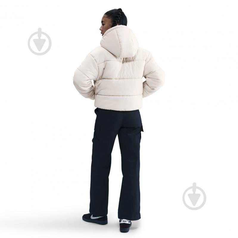 Куртка женская демисезонная Nike W NSW TF SYNFL NK CLSC PFR FZ5899-072 р.M бежевая - фото 3 Куртка женская демисезонная Nike W NSW TF SYNFL NK CLSC PFR FZ5899-072 р.M бежевая - фото 3