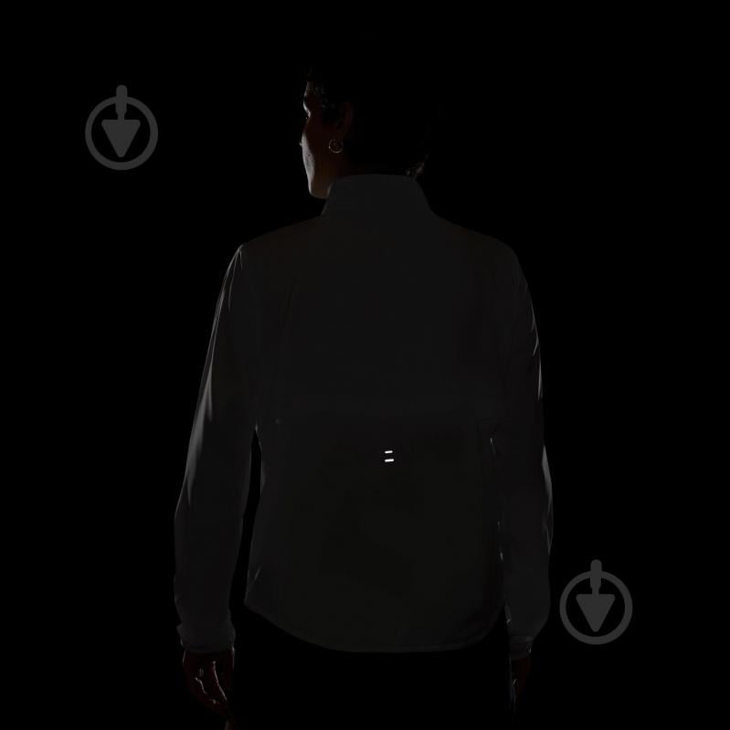 Ветровка женская Nike W NK TEMPO SWSH HBR DF JKT HV2647-100 р.M белая - фото 6 Ветровка женская Nike W NK TEMPO SWSH HBR DF JKT HV2647-100 р.M белая - фото 6