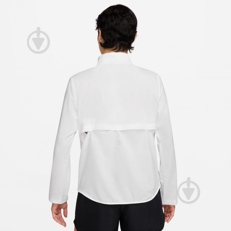 Ветровка женская Nike W NK TEMPO SWSH HBR DF JKT HV2647-100 р.S белая - фото 2