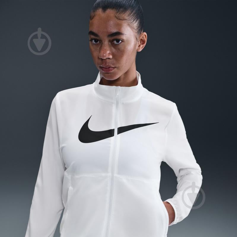 Ветровка женская Nike W NK TEMPO SWSH HBR DF JKT HV2647-100 р.S белая - фото 7