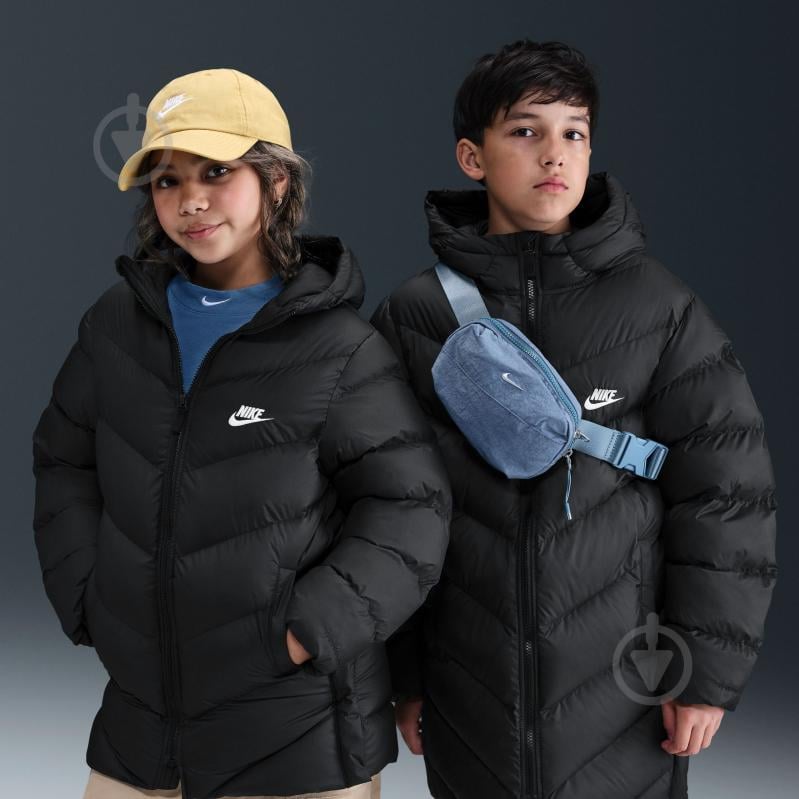 Куртка унисекс Nike Sportswear All Day Play Older Kids' Puffer Jacket р.146 черный HJ2722-010 - фото 11