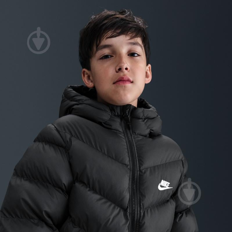 Куртка унисекс Nike Sportswear All Day Play Older Kids' Puffer Jacket р.146 черный HJ2722-010 - фото 13