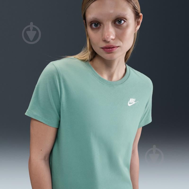 Футболка Nike W NSW CLUB SS TEE DX7902-017 р.L зелений - фото 9 Футболка Nike W NSW CLUB SS TEE DX7902-017 р.L зелений - фото 9