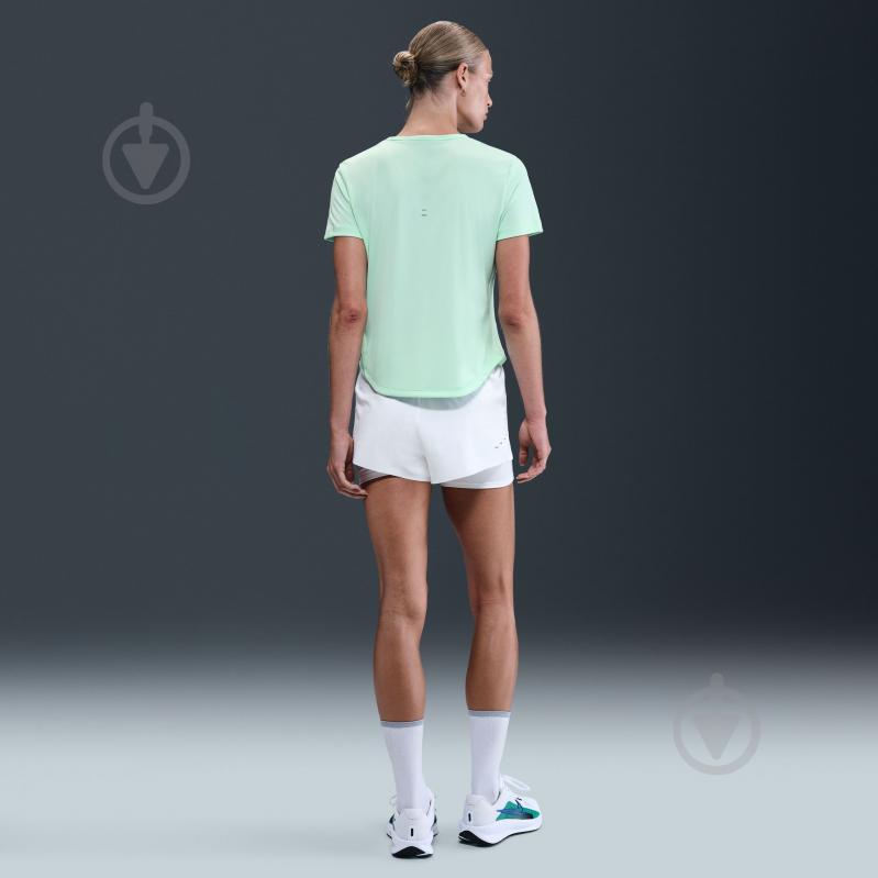 Майка Nike W NK TEMPO SWSH HBR DF SS TOP HV2772-353 р.L зеленый - фото 7 Майка Nike W NK TEMPO SWSH HBR DF SS TOP HV2772-353 р.L зеленый - фото 7