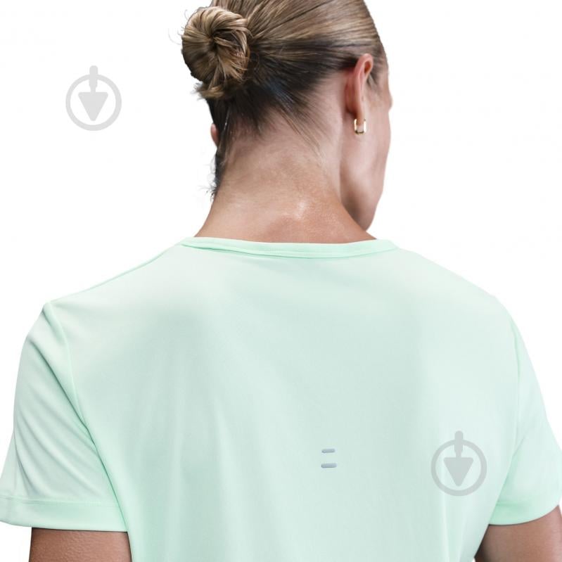 Майка Nike W NK TEMPO SWSH HBR DF SS TOP HV2772-353 р.XS зеленый - фото 5