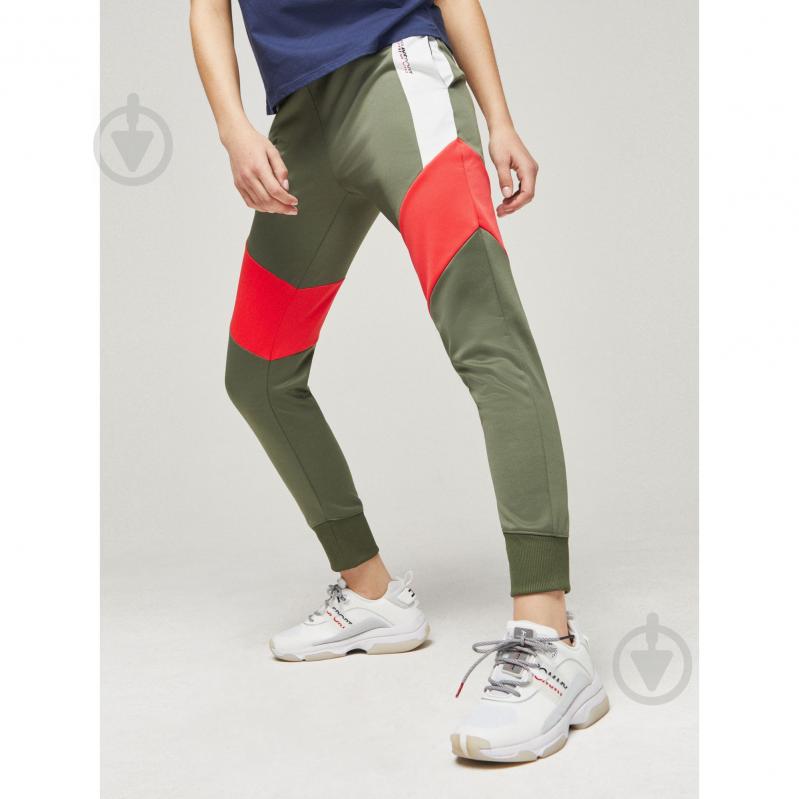 Брюки Tommy Hilfiger BLOCKED POLY PANT CUFF LOGO S10S100254302 р. L оливковый - фото 1