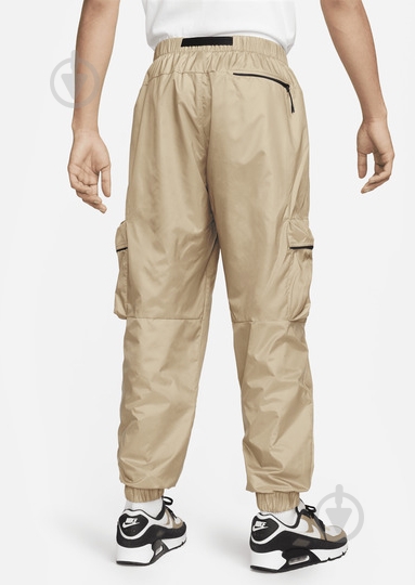 Брюки Nike M NK TCH WVN LND PANT FB7911-247 р. L бежевый - фото 2 Брюки Nike M NK TCH WVN LND PANT FB7911-247 р. L бежевый - фото 2