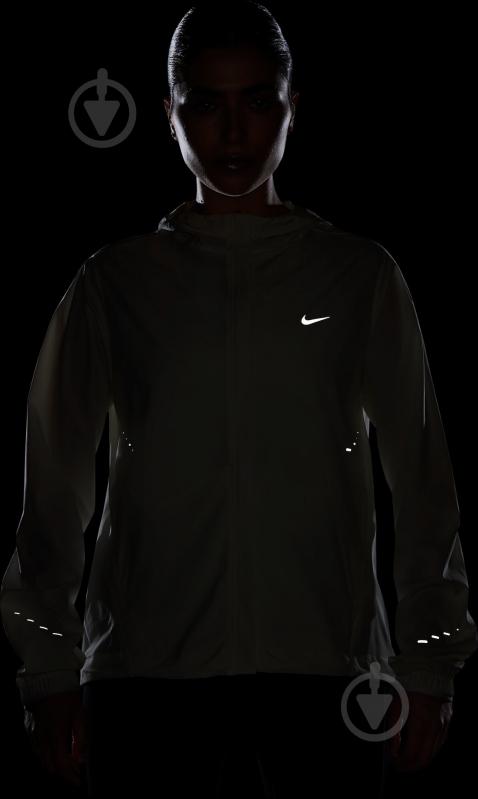 Куртка жіноча Nike W NK SWIFT RPL PKBL JKT HQ0650-133 р.XS бежева - фото 9