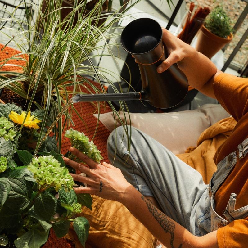 Лійка для квітів Fiskars 1,2 л 1071307 - фото 7 Лійка для квітів Fiskars 1,2 л 1071307 - фото 7