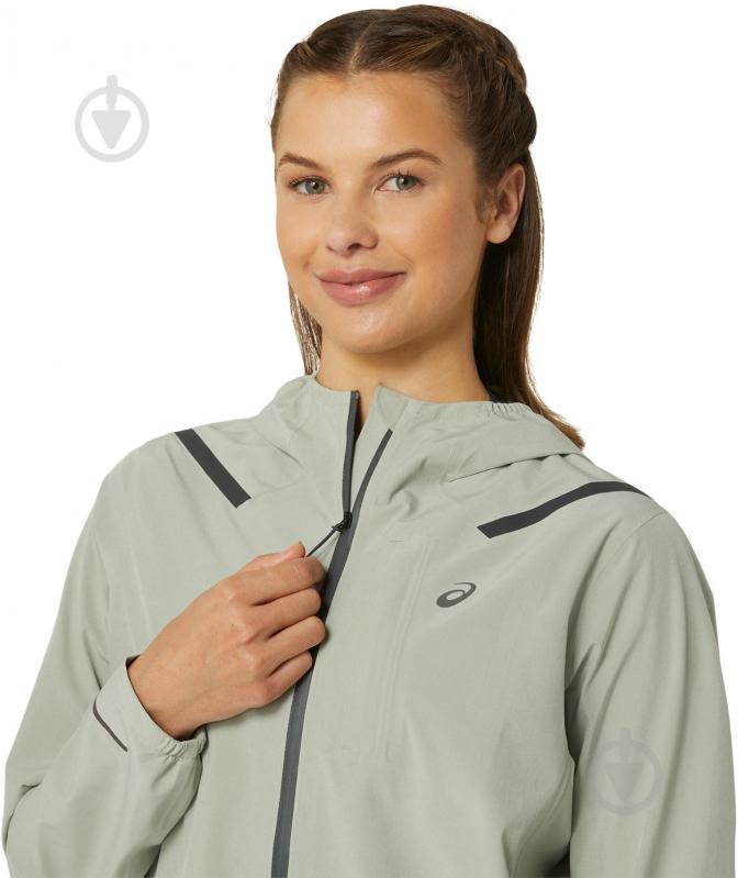 Куртка жіноча демісезонна Asics ACCELERATE WATERPROOF 2.0 JACKET 2012C219_303 р.XL оливкова - фото 5