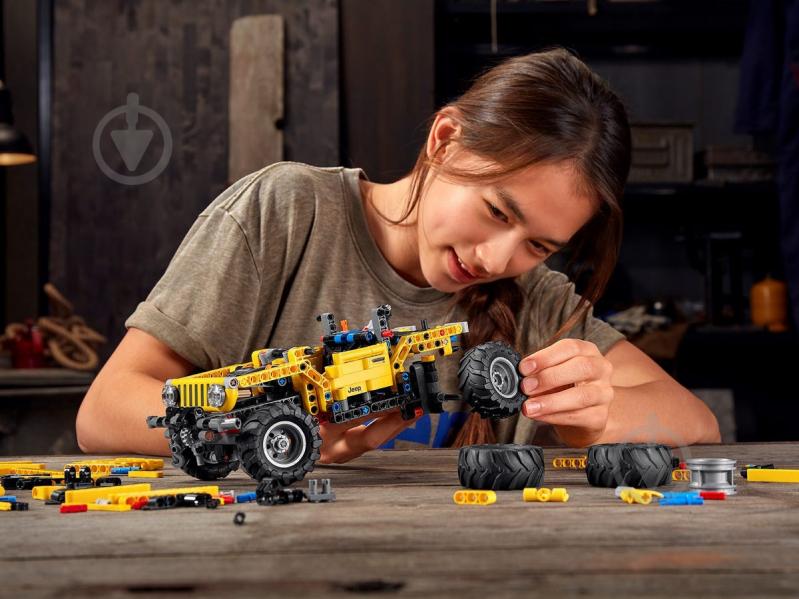 Конструктор LEGO Technic Jeep Wrangler 42122 - фото 15