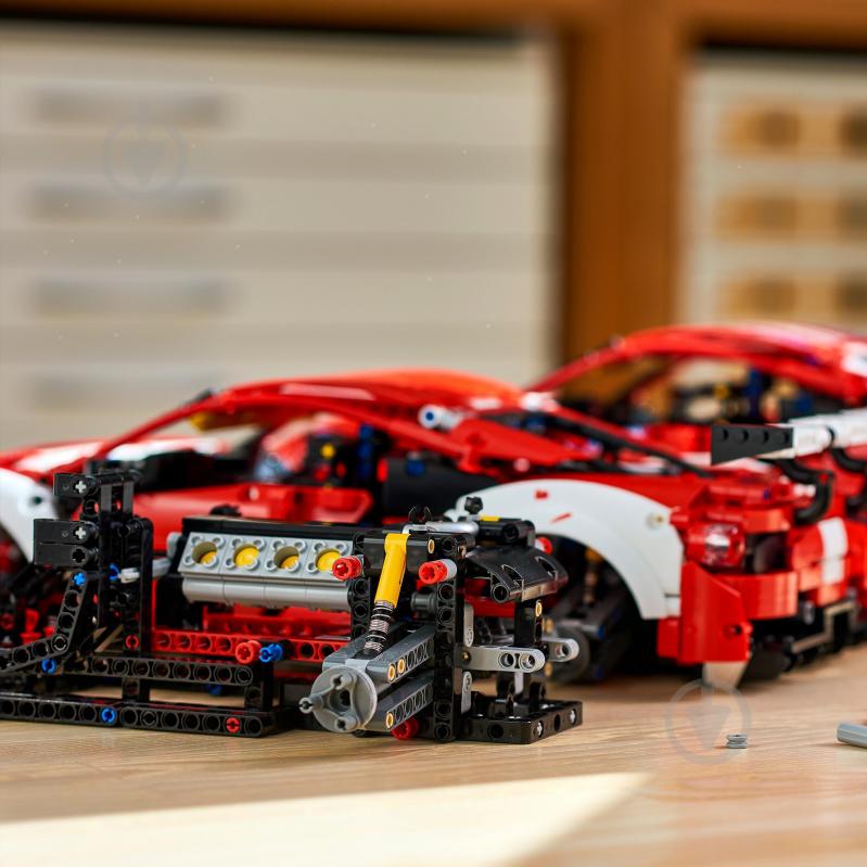 Конструктор LEGO Technic Ferrari 488 GTE “AF Corse #51” 42125 - фото 5