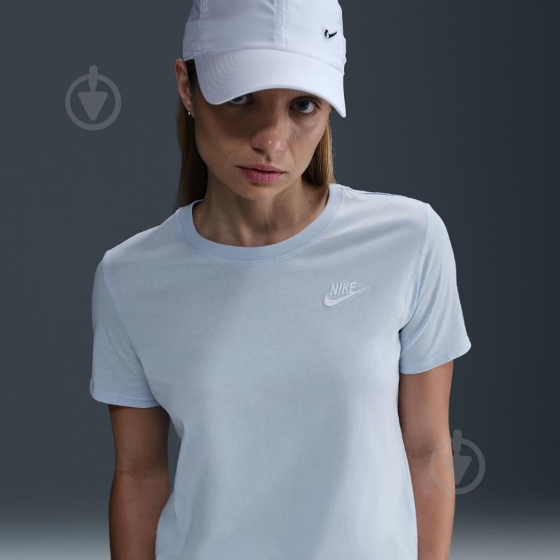 Футболка Nike W NSW CLUB SS TEE DX7902-423 р.L голубой - фото 8 Футболка Nike W NSW CLUB SS TEE DX7902-423 р.L голубой - фото 8