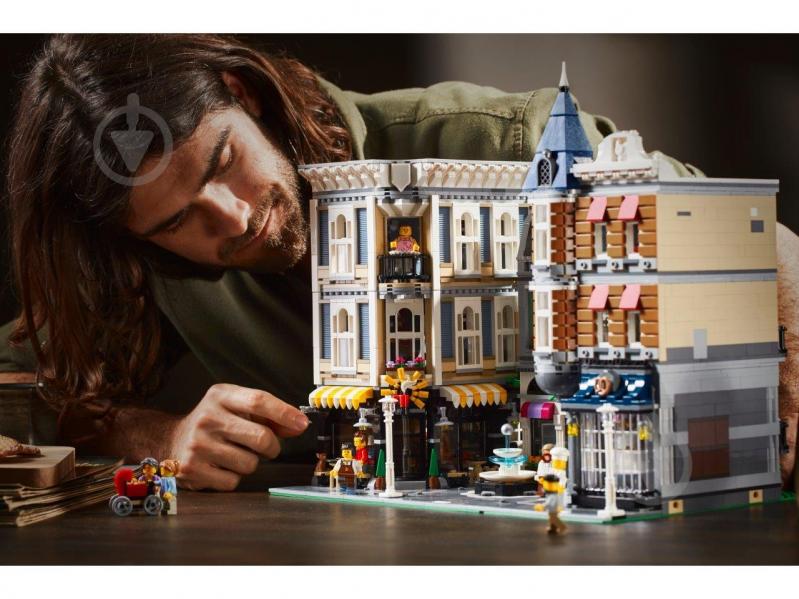 Конструктор LEGO Creator Городская Площадь 10255 - фото 4 Конструктор LEGO Creator Городская Площадь 10255 - фото 4