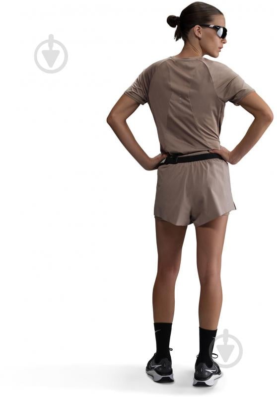 Футболка Nike W NK SWIFT DF SS TOP HM9698-233 р.XL коричневый - фото 3 Футболка Nike W NK SWIFT DF SS TOP HM9698-233 р.XL коричневый - фото 3