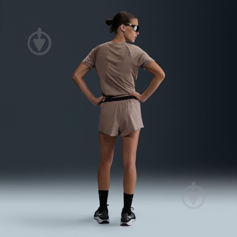 Футболка Nike W NK SWIFT DF SS TOP HM9698-233 р.XL коричневый - фото 7 Футболка Nike W NK SWIFT DF SS TOP HM9698-233 р.XL коричневый - фото 7