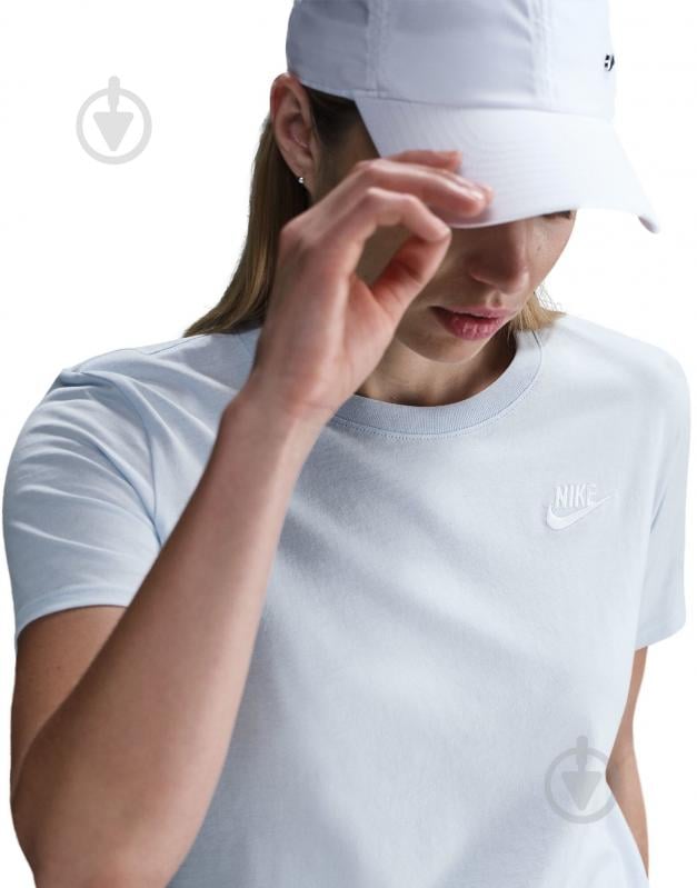 Футболка Nike W NSW CLUB SS TEE DX7902-423 р.XS голубой - фото 5 Футболка Nike W NSW CLUB SS TEE DX7902-423 р.XS голубой - фото 5
