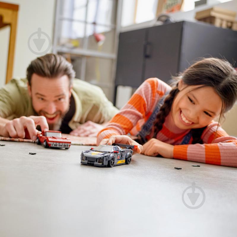 Конструктор LEGO Speed Champions Chevrolet Corvette C8.R Race Car and 1968 Chevrolet Corvette 76903 - фото 7