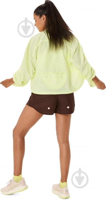Куртка женская Asics NAGINO RUN ADJUSTABLE JACKET 2012D138-750 р.XS желто-зеленая - фото 16 Куртка женская Asics NAGINO RUN ADJUSTABLE JACKET 2012D138-750 р.XS желто-зеленая - фото 16