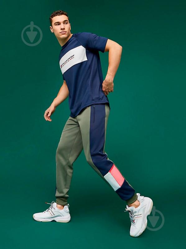 Брюки Tommy Hilfiger BLOCKED FLEECE PANT CUFFED S20S200211302 р. M оливковый - фото 13