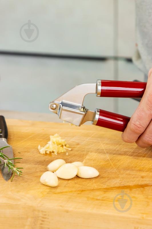 Прес для часнику KitchenAid Coreline 19 см червоний (KAG132OHERE) - фото 9