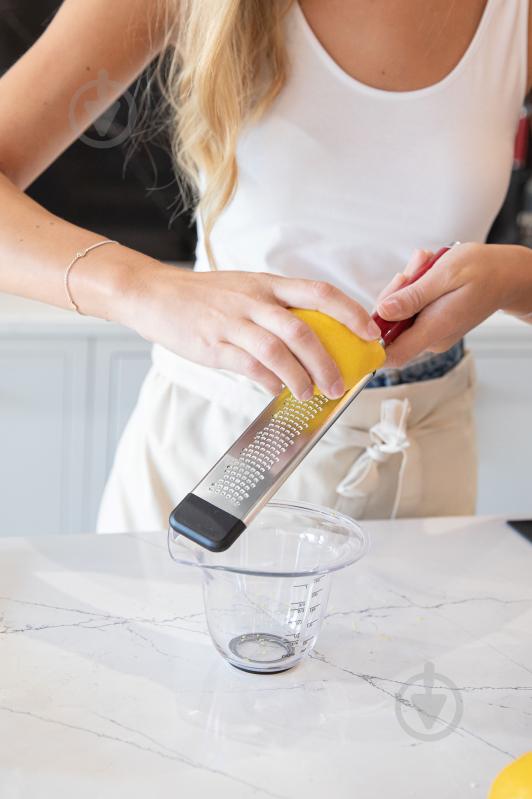 Тертка для лимона KitchenAid з чохлом, 31,7 см, червоний (KAG321OHERE) - фото 5