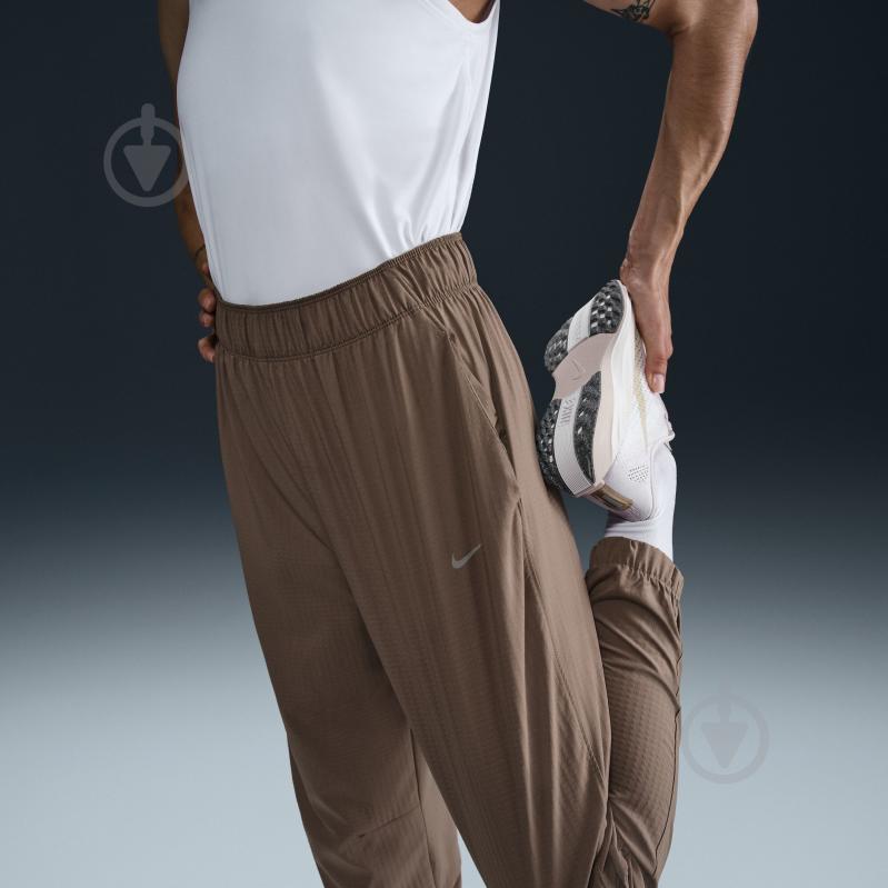 Штани Nike W NK FAST DF WRM MR 7/8 PNT FB7730-214 р. L коричневий - фото 12