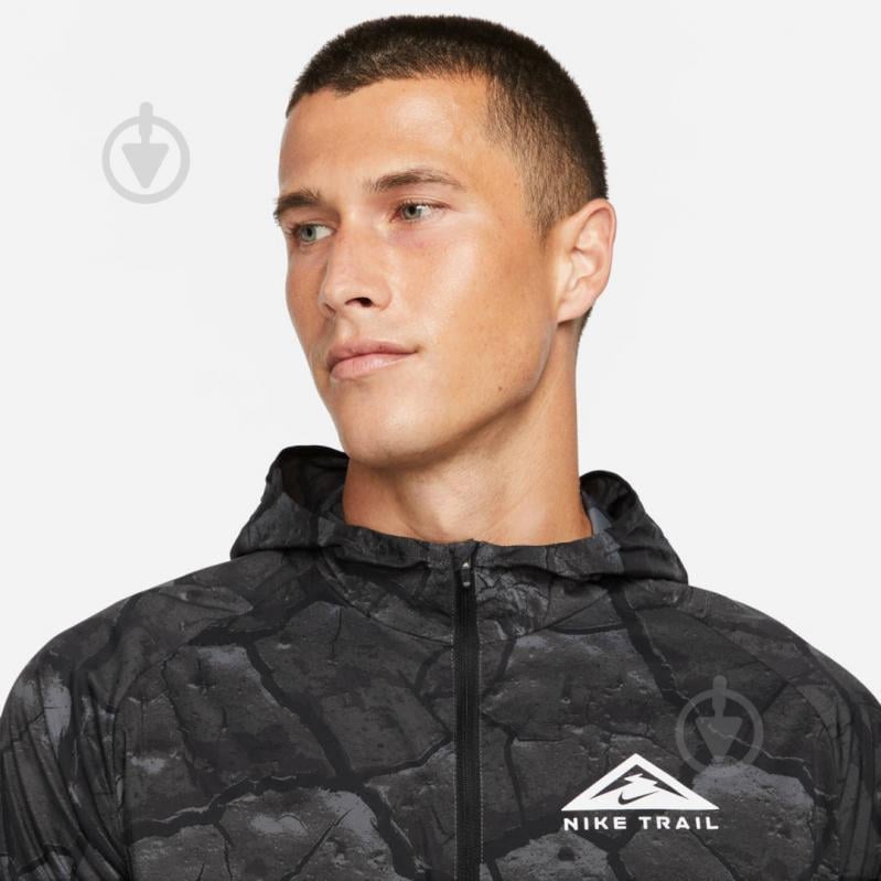 Вітрівка чоловіча демісезонна Nike M NK AIREEZ JACKET AOP DX6885-254 р.XL чорна - фото 3