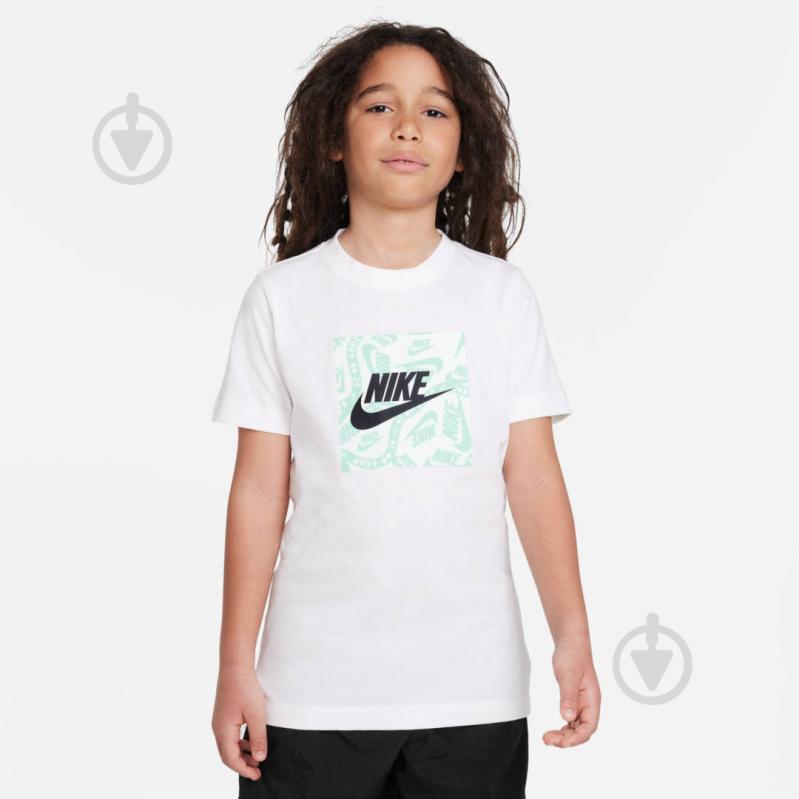 Футболка Nike K NSW TEE CLUB SESONAL HBR GFX FD3929-100 р.XS белый - фото 1