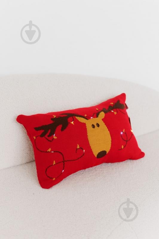 Подушка декоративна в'язана Олень з ліхтариками 30x45 см червоний Прованс - фото 2