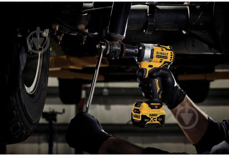 Гайковерт ударный аккумуляторный DeWalt DCF921E2T - фото 5