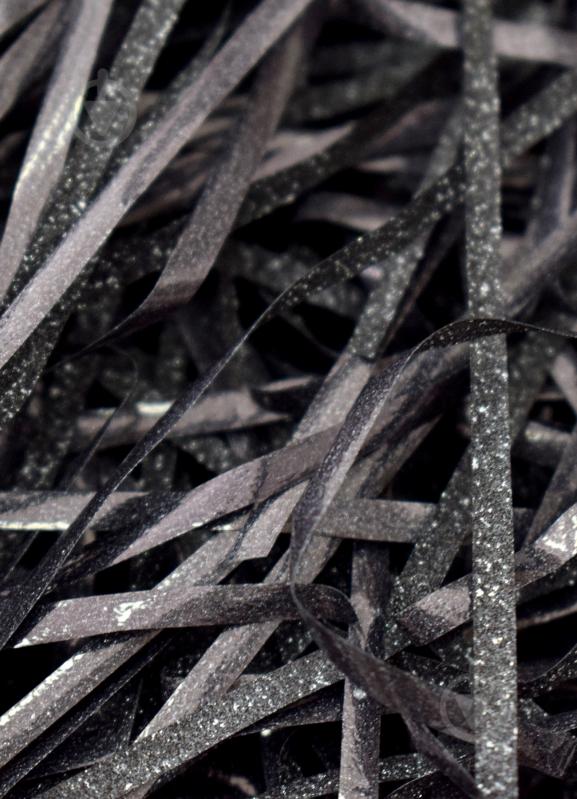 Наполнитель ПВХ блестящий черный 18043 - фото 1