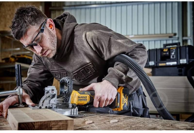 Фрезер DeWalt DCW682N - фото 6 Фрезер DeWalt DCW682N - фото 6
