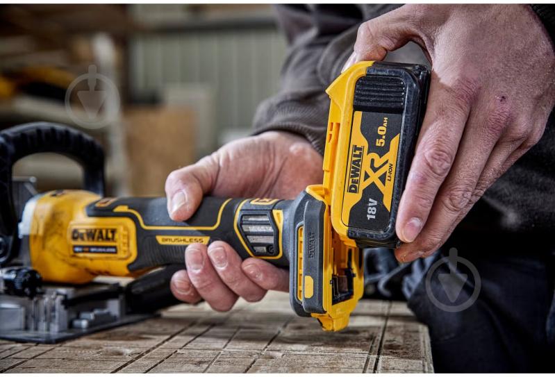 Фрезер DeWalt DCW682P2 - фото 16