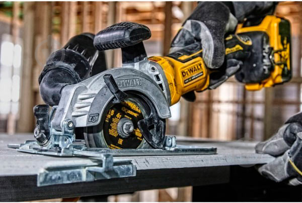 Пилка дискова DeWalt DCS571P2 - фото 4