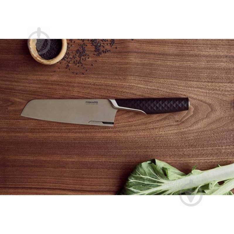 Нож азиатский Fiskars Titanium Santoku 20 см 1027295 - фото 2