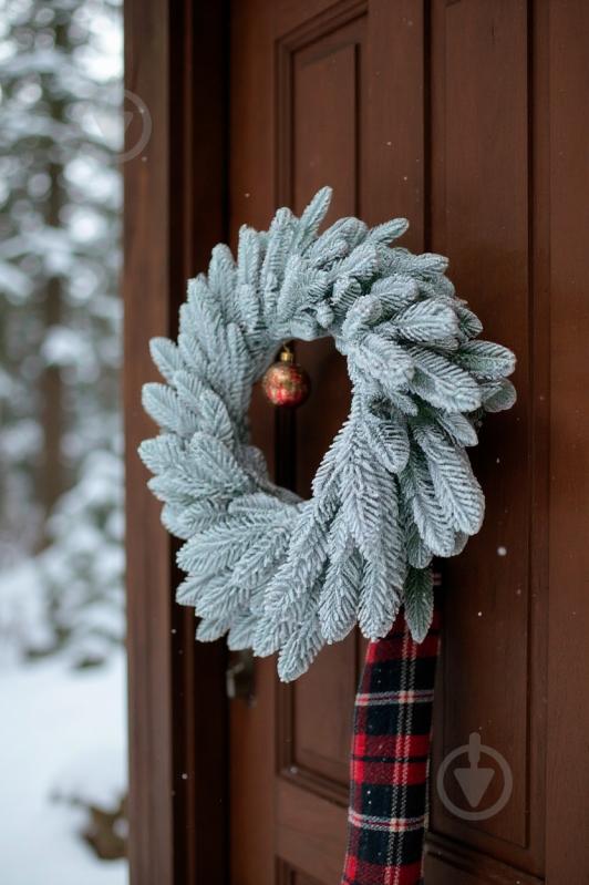 Вінок зі штучної хвої Український засніжений d450 мм GLW70081 - фото 3 Вінок зі штучної хвої Український засніжений d450 мм GLW70081 - фото 3