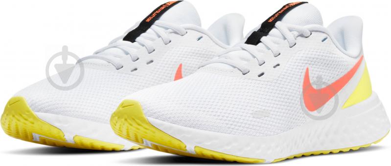 Кросівки жіночі літні Nike Revolution 5 BQ3207-107 р.35,5 білі - фото 6