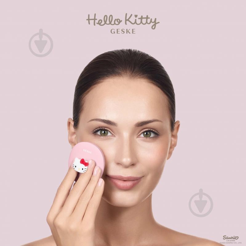 Косметическая щеточка для лица GESKE Facial Brush 3 в 1 by Hello Kitty розовый с держателем - фото 3