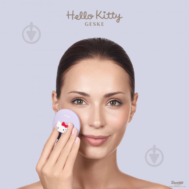 Косметическая щеточка для лица GESKE Facial Brush 3 в 1 by Hello Kitty фиолетовый с держателем - фото 3