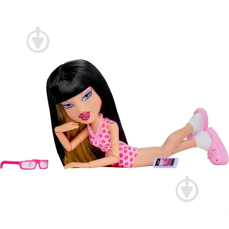Кукольный набор BRATZ "Модный гардероб" — Дана 247241 - фото 5 Кукольный набор BRATZ "Модный гардероб" — Дана 247241 - фото 5
