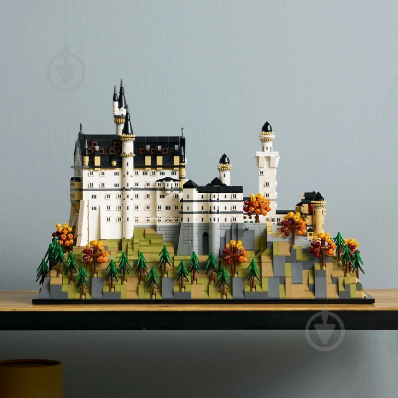 Конструктор LEGO Architecture Замок Нойшванштайн 21063 - фото 6 Конструктор LEGO Architecture Замок Нойшванштайн 21063 - фото 6